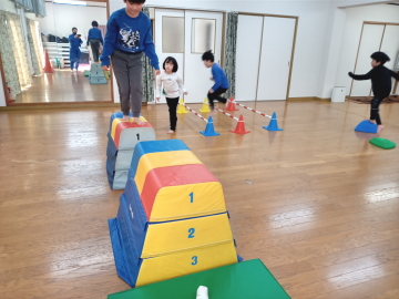 にんじゃとも影の運動遊び教室 とび箱 山あり谷あり修行